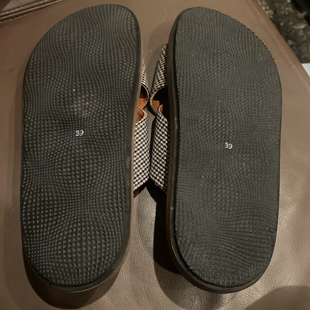 ALOHAS Brown Leather Footbed Houndstooth Crisscross Sandals - Picture 4 of 7